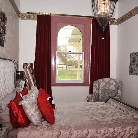 Must Love Dogs B&B & Self Contained Cottage-3